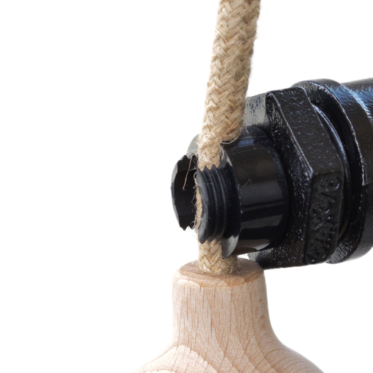 passe câble sur raccord peint avec cordon jute