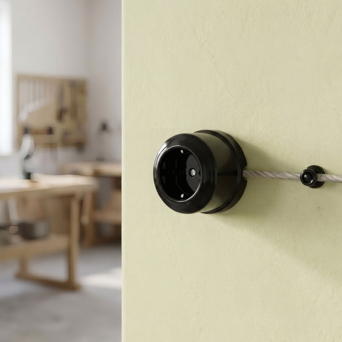 Prise murale en porcelaine — Schuko 2P+T 16 A / Noir