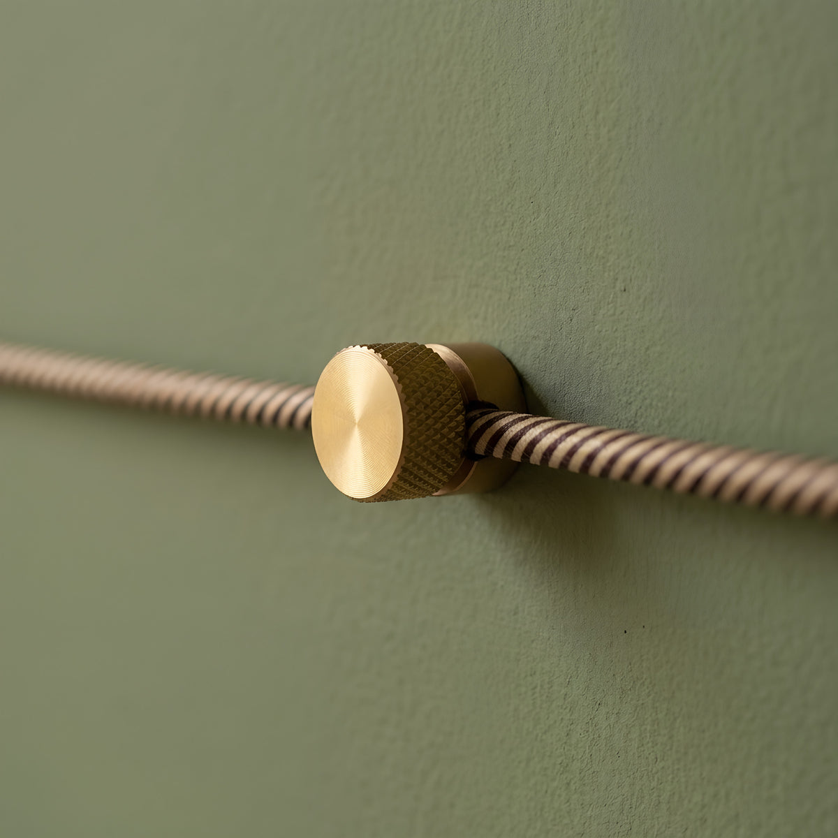 Fixation murale passe-câble en métal pour câble textile — Bronze satiné