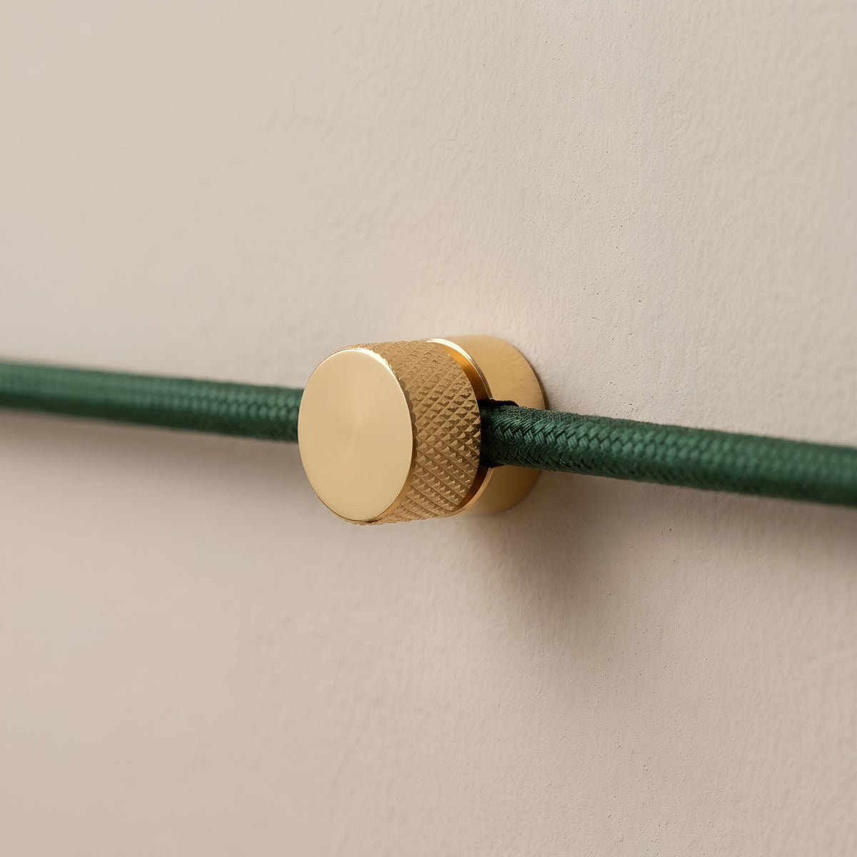 Fixation murale passe-câble en métal pour câble textile — Laiton