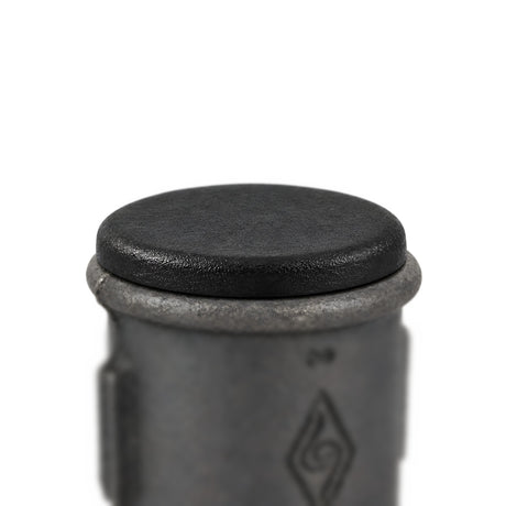 Insert plastique noir fermant un manchon en fonte noire Eco