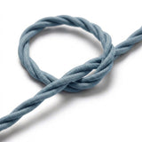 Gros plan du câble textile torsadé, coton bleu océan