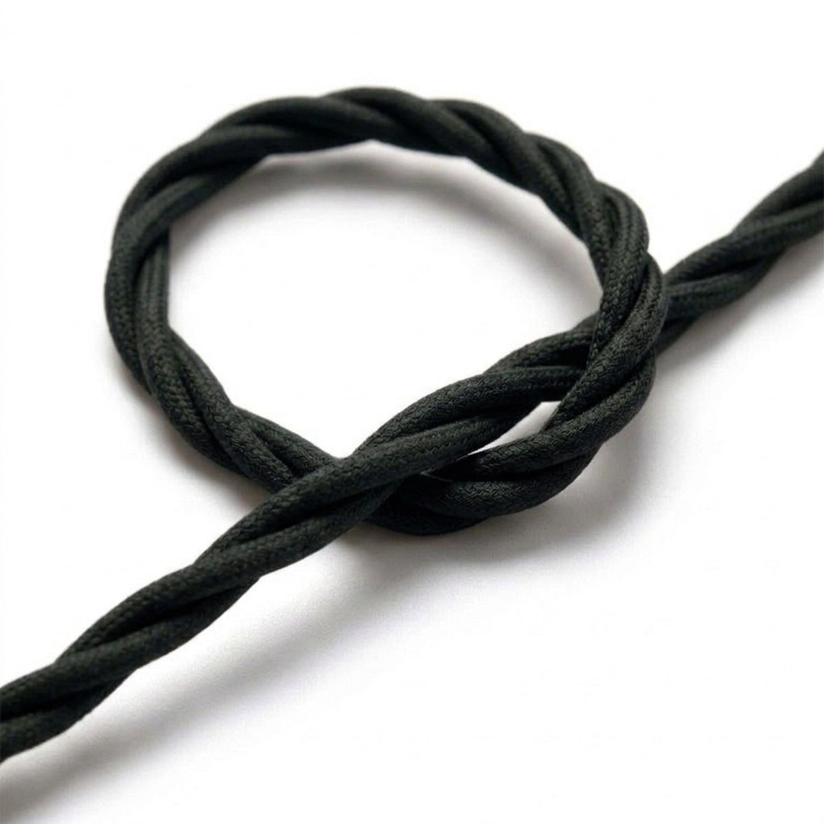Gros plan du câble textile torsadé noir