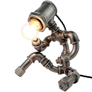 lampe robot en raccords de plomberie