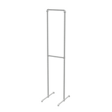 Portant à vêtements autoportant double niveau en tuyaux de plomberie galvanisés Ø 27 mm — largeur 40 cm, hauteur 216 cm, vue de trois quarts sur fond blanc