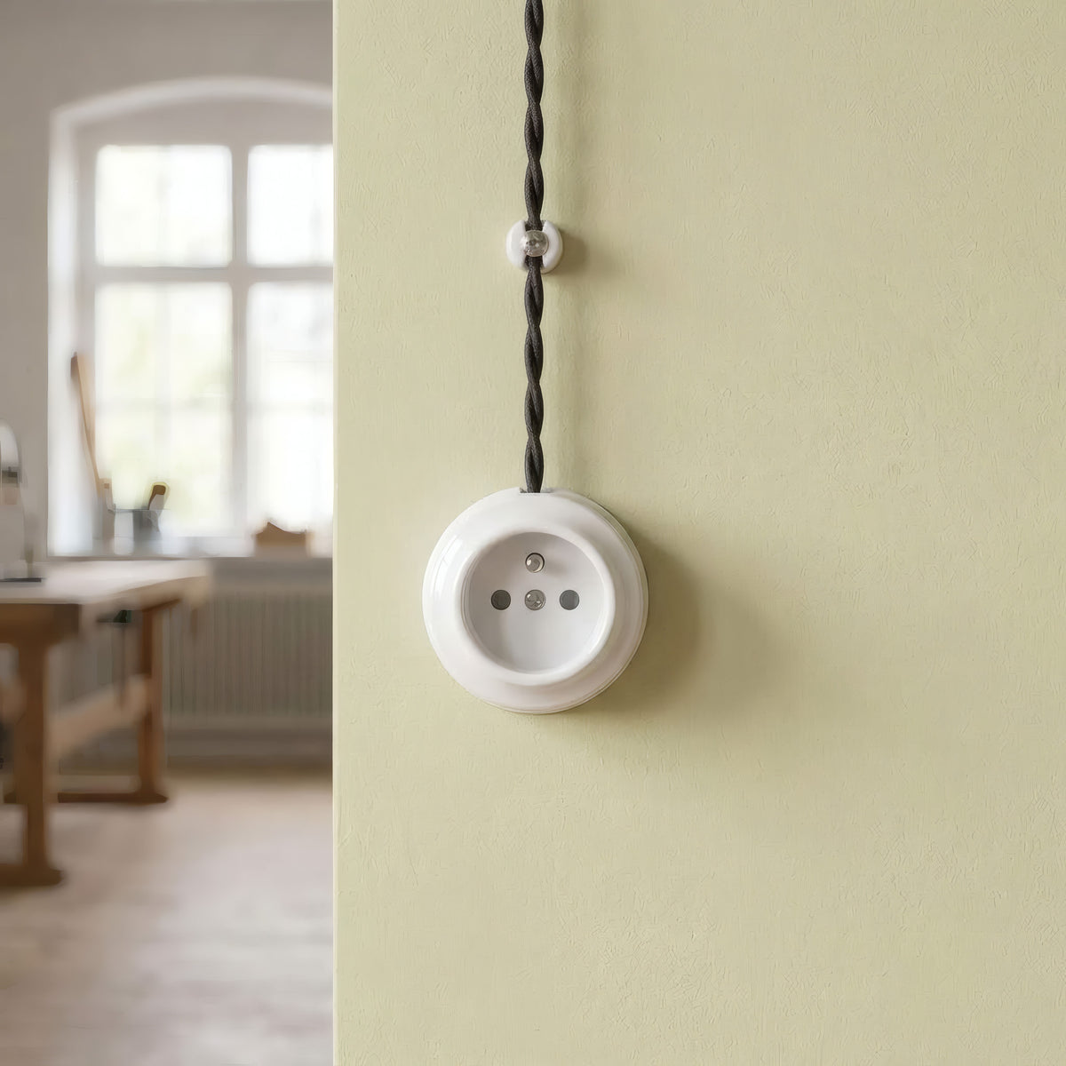 Prise murale en porcelaine — Française 2P+T 16 A / Blanc