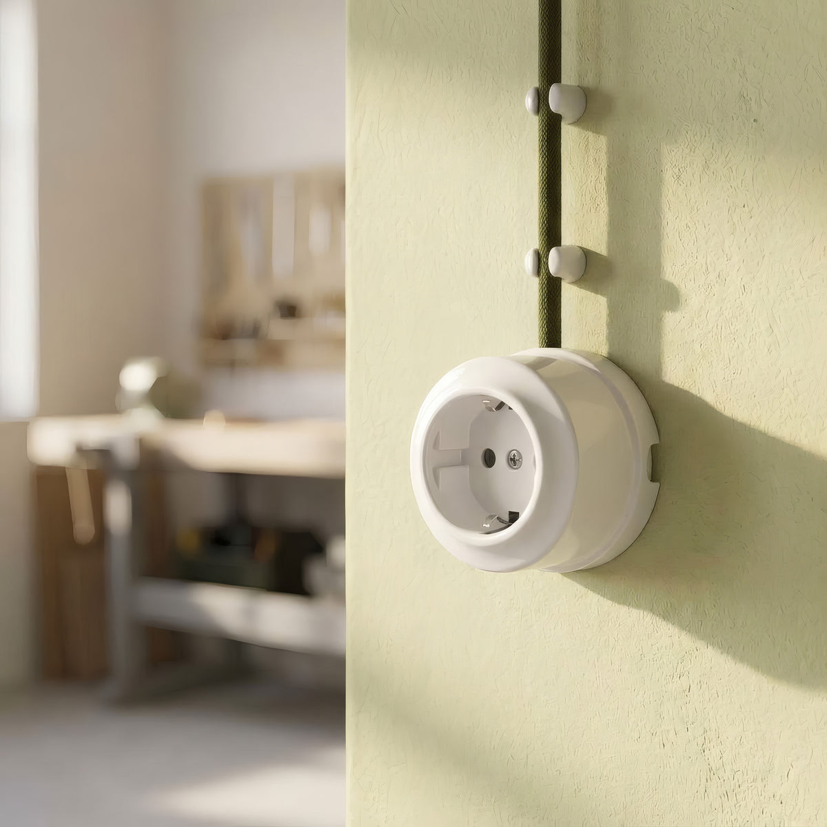 Prise murale en porcelaine — Schuko 2P+T 16 A / Blanc