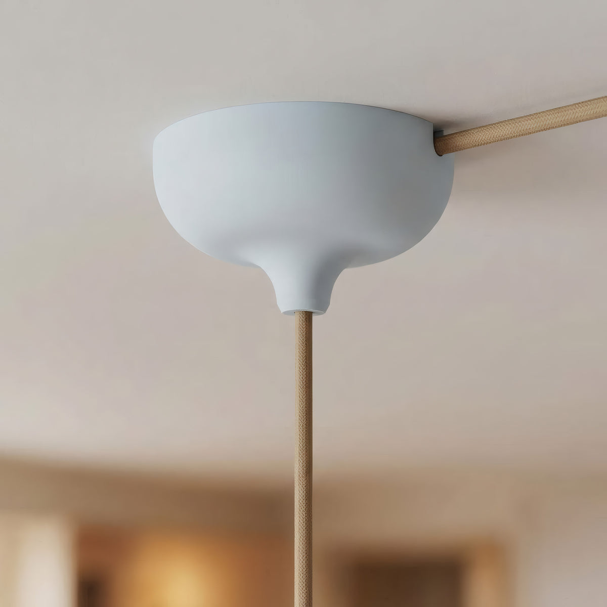 Rosace en silicone Ø 88 mm, trou central et sortie latérale — Bleu ciel