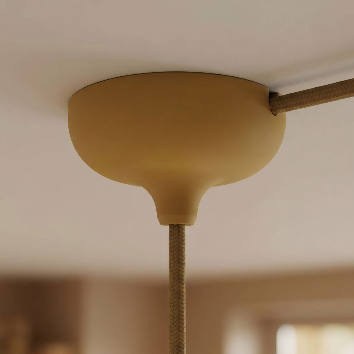 Rosace en silicone Ø 88 mm, trou central et sortie latérale — Moutarde