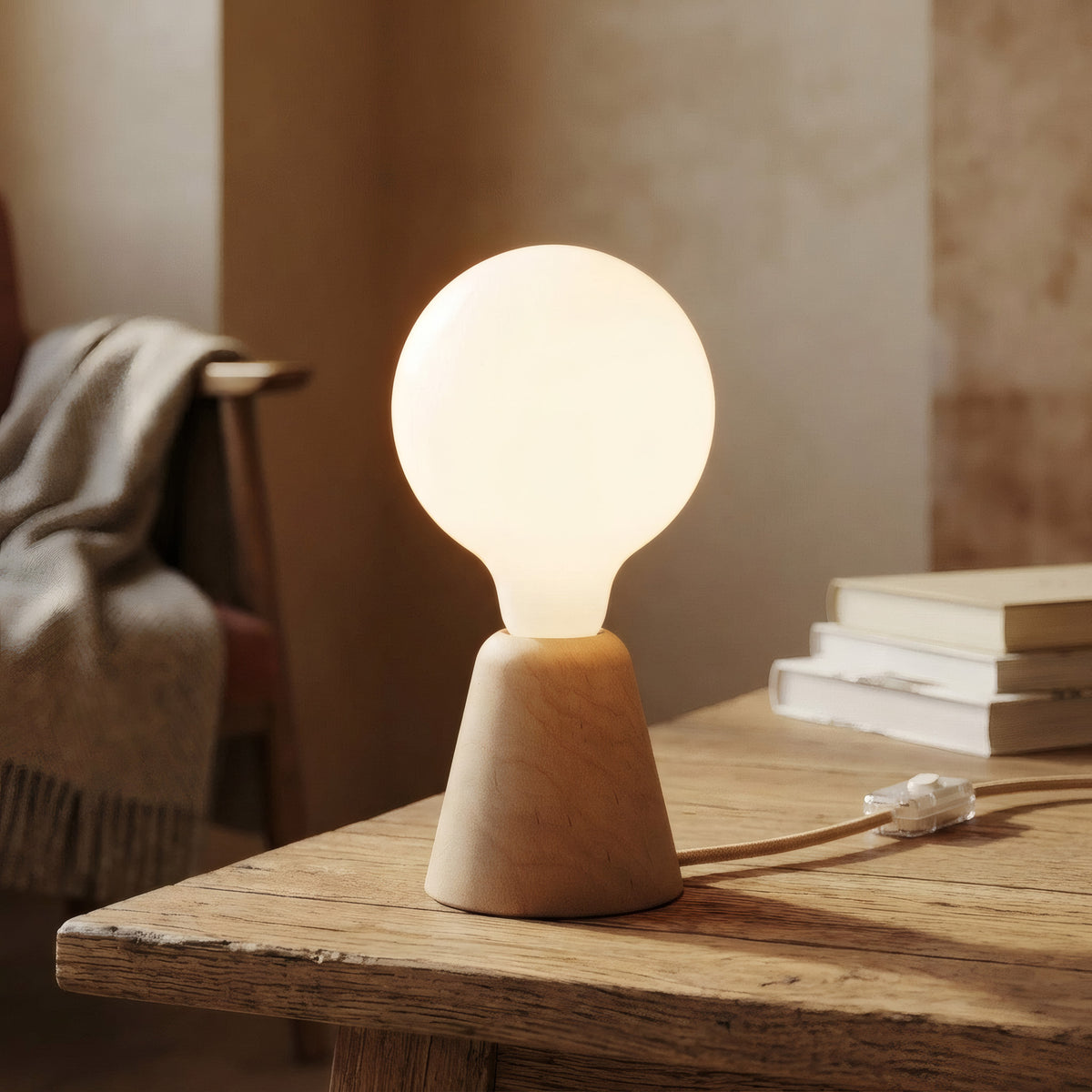 Socle de lampe conique en bois d'aulne pour douille E27