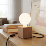 Socle de lampe cube en bois d'aulne pour douille E27