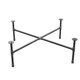 Piètement de table basse industrielle en fonte, pieds en croix, 108 × 108 cm, hauteur 32 cm, vue trois quarts