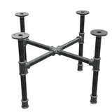 Piètement de table basse industrielle en fonte, pieds en croix, 48 × 48 cm, hauteur 32 cm, vue trois quarts
